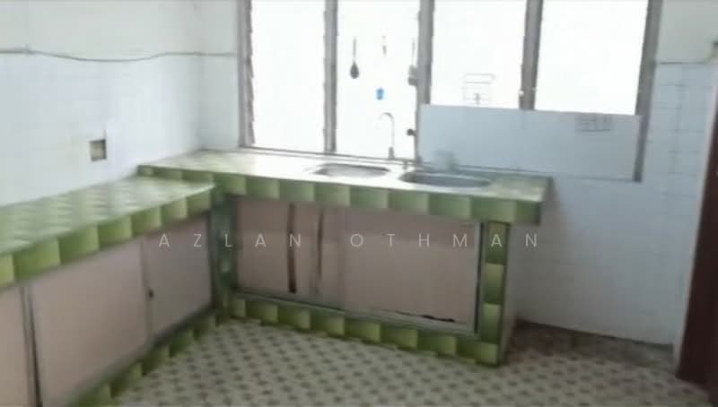 1-storey Terraced House for Sale in Seksyen 51a (Petaling Jaya) - Azlan Othman - Kitchen - PropertyGuru.com.my