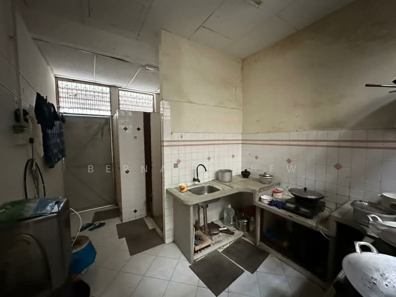 1-storey Terraced House for Sale in Batu Maung (Penang) - Bernard Chew - Kitchen - PropertyGuru.com.my
