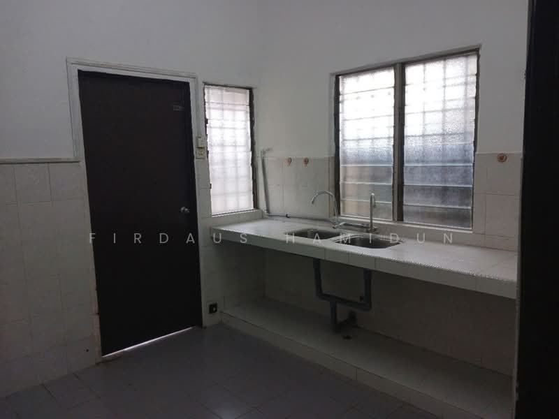 2-storey Terraced House for Sale in Kajang (Selangor) - Firdaus Hamidun - Kitchen - PropertyGuru.com.my