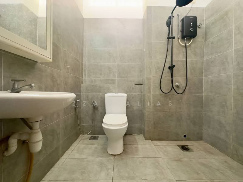 RENOVATED Double Storey Terrace Casa Green Cybersouth untuk Untuk Dijual - RM 540,000, Mac 2026 - Bathroom - PropertyGuru.com.my