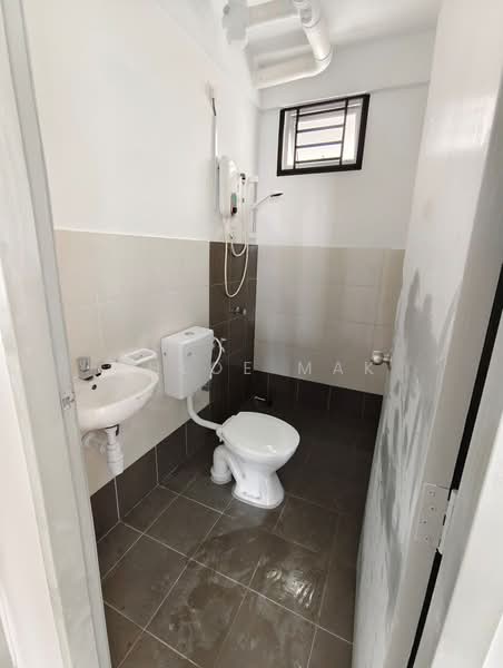 Apartment for Rent at Pangsapuri Pulai Mutiara 3 - Chloe Mak - Bathroom - PropertyGuru.com.my