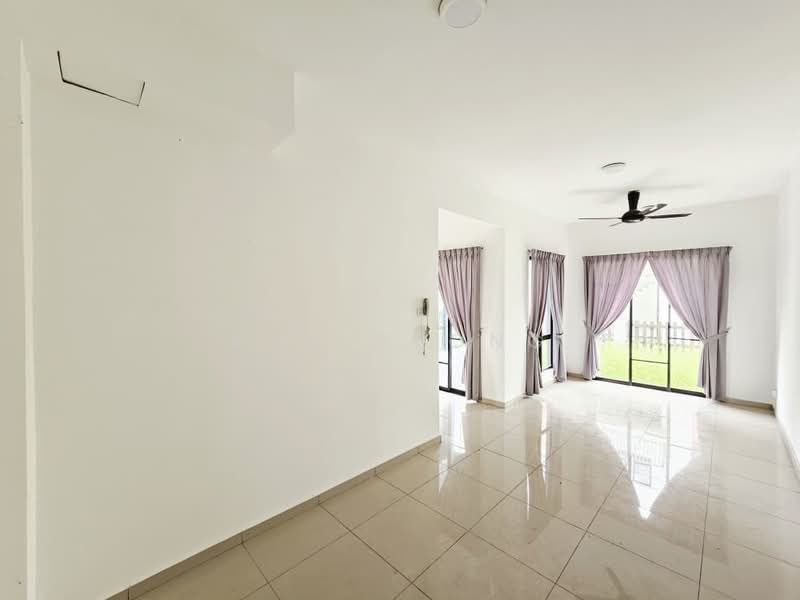 Cluster House for Rent in Setia Ecohill (Semenyih) - Sum Yeong - Living Room - PropertyGuru.com.my