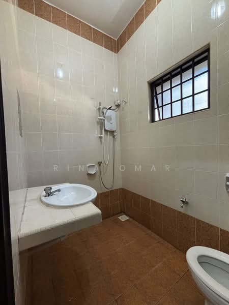 2-storey Terraced House for Rent in Meru Valley (Ipoh) - Rina Omar - Bathroom - PropertyGuru.com.my