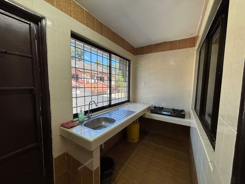 2-storey Terraced House for Rent in Meru Valley (Ipoh) - Rina Omar - Kitchen - PropertyGuru.com.my