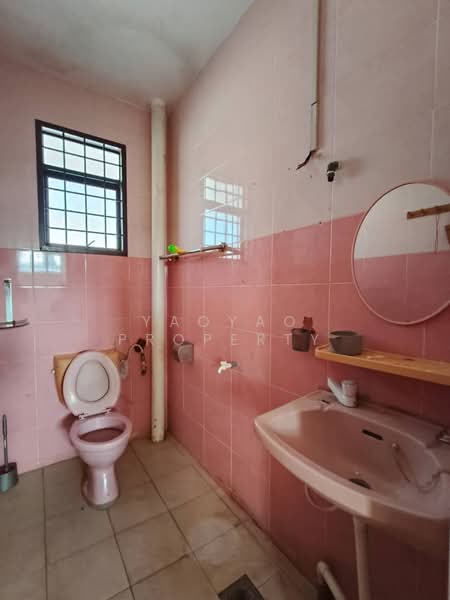 2-storey Terraced House for Sale in Saleng (Senai) - Yaoyao Property - Bathroom - PropertyGuru.com.my