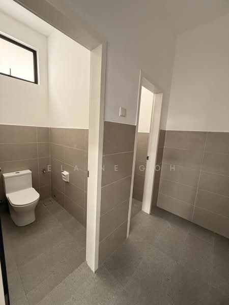 Factory for Sale in Taman Perniagaan Setia (Johor Bahru) - Elaine Goh - Bathroom - PropertyGuru.com.my