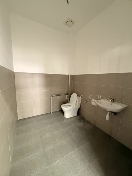 Factory for Sale in Taman Perniagaan Setia (Johor Bahru) - Elaine Goh - Bathroom - PropertyGuru.com.my