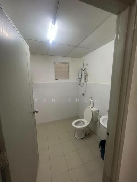 Pangsapuri untuk Disewa di Denai Nusantara Apartment - Ann Khow - Bathroom - PropertyGuru.com.my