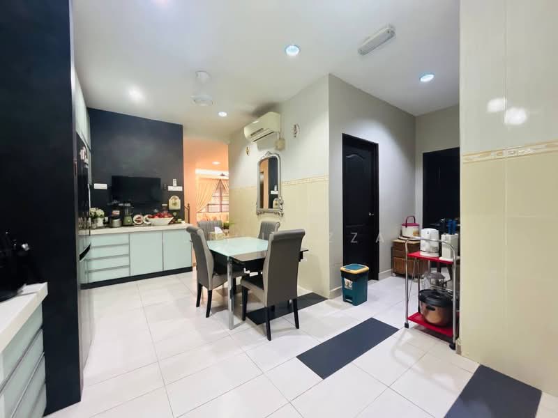 Semi-Detached House for Sale in Shah Alam (Selangor) - Nurul Izza - Dining Room - PropertyGuru.com.my