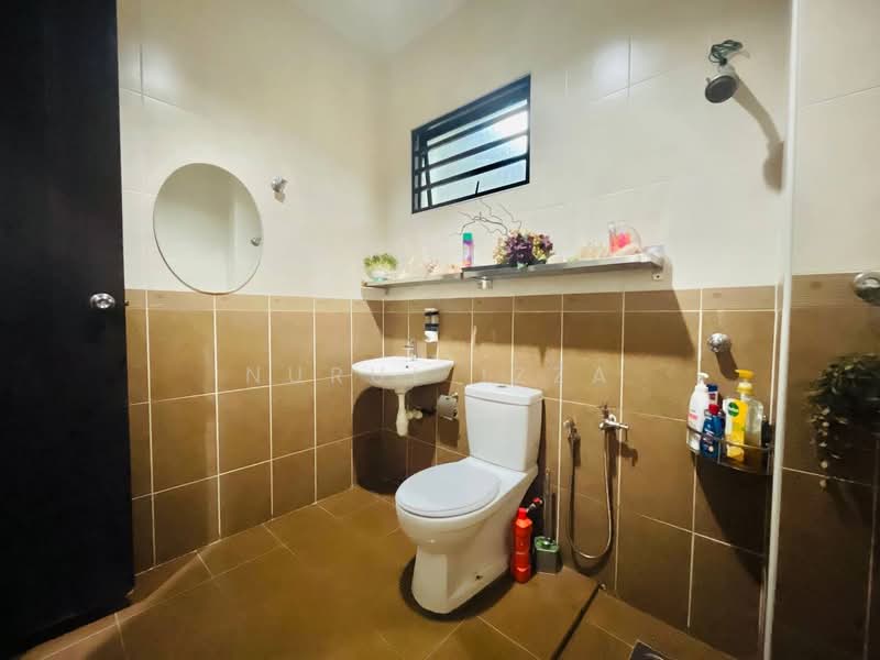 Semi-Detached House for Sale in Shah Alam (Selangor) - Nurul Izza - Bathroom - PropertyGuru.com.my