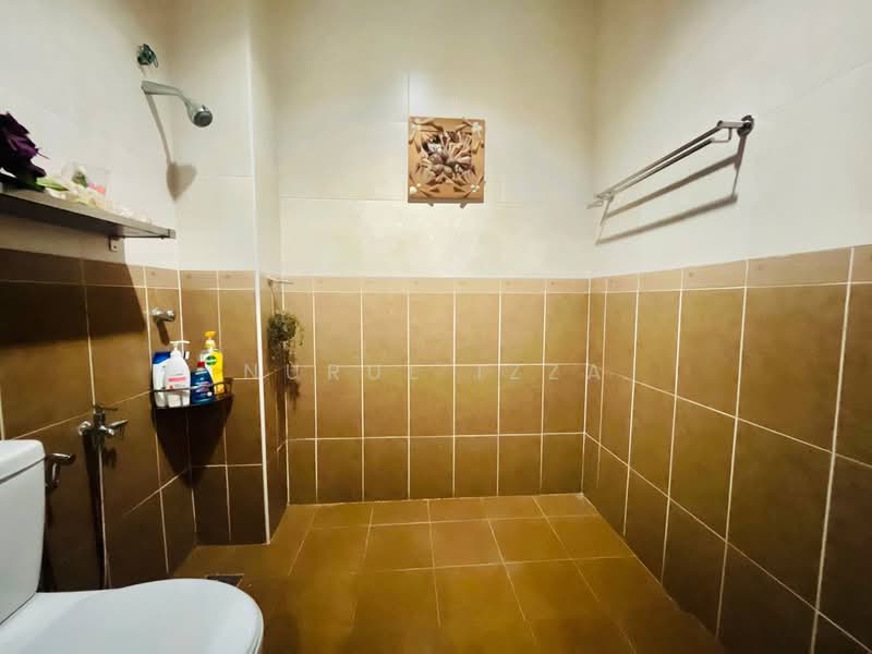 Semi-Detached House for Sale in Shah Alam (Selangor) - Nurul Izza - Bathroom - PropertyGuru.com.my
