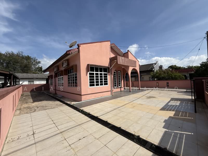 Banglo Setingkat di Kg. Pak Tuyu, Kuala Nerus, Terengganu untuk Untuk Dijual - RM 395,000, Mac 2026 - Exterior - PropertyGuru.com.my