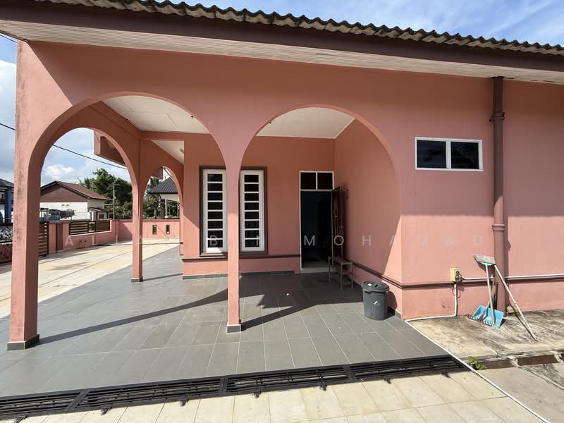 Banglo Setingkat di Kg. Pak Tuyu, Kuala Nerus, Terengganu untuk Untuk Dijual - RM 395,000, Mac 2026 - Exterior - PropertyGuru.com.my