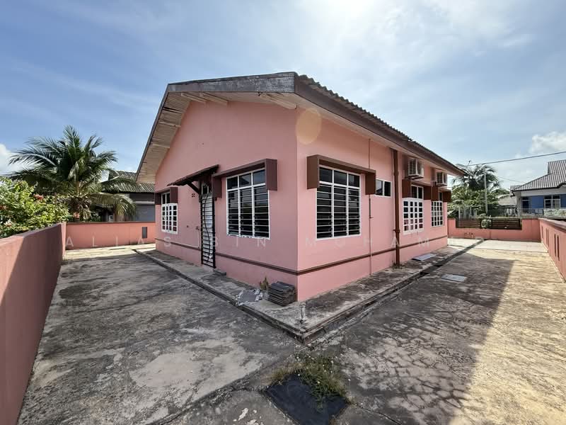 Banglo Setingkat di Kg. Pak Tuyu, Kuala Nerus, Terengganu untuk Untuk Dijual - RM 395,000, Mac 2026 - Exterior - PropertyGuru.com.my