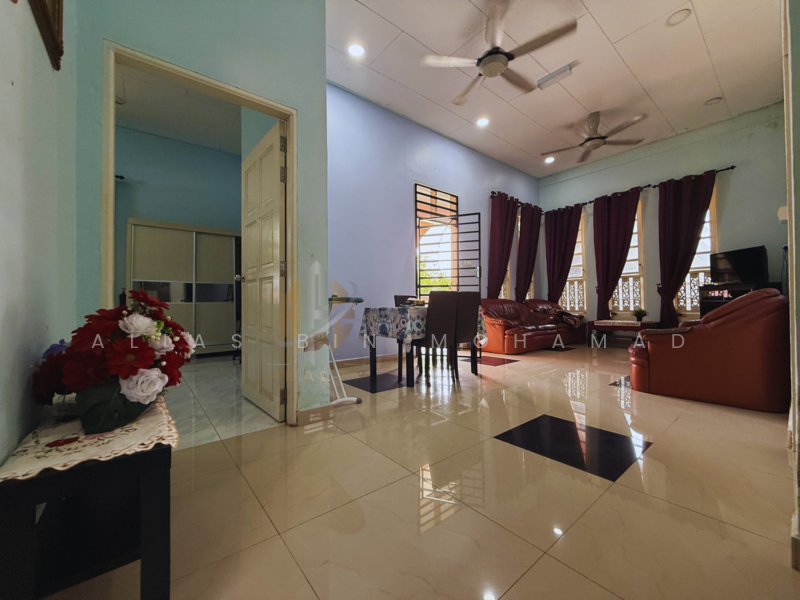 Banglo Setingkat di Kg. Pak Tuyu, Kuala Nerus, Terengganu untuk Untuk Dijual - RM 395,000, Mac 2026 - Living Room - PropertyGuru.com.my