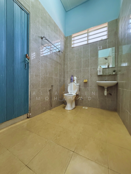 Banglo Setingkat di Kg. Pak Tuyu, Kuala Nerus, Terengganu untuk Untuk Dijual - RM 395,000, Mac 2026 - Bathroom - PropertyGuru.com.my