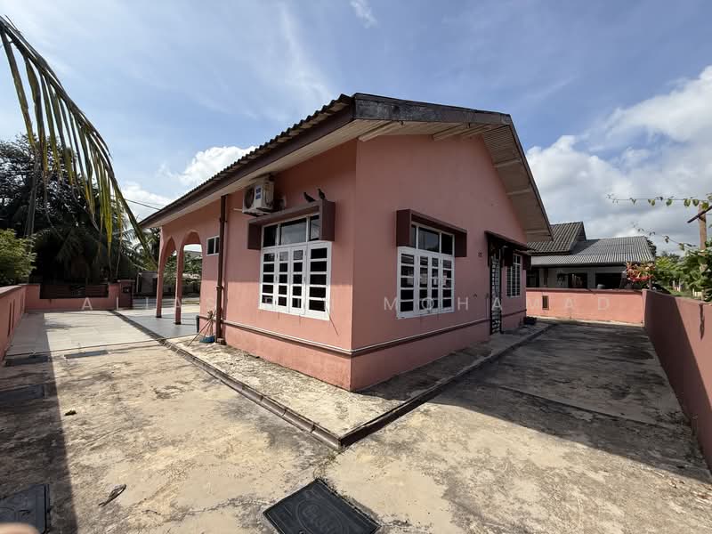 Banglo Setingkat di Kg. Pak Tuyu, Kuala Nerus, Terengganu untuk Untuk Dijual - RM 395,000, Mac 2026 - Exterior - PropertyGuru.com.my