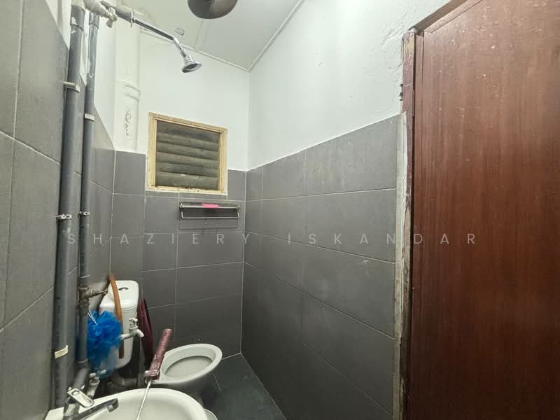 2-storey Terraced House for Rent in Batu Caves (Selangor) - Shaziery Iskandar - Bathroom - PropertyGuru.com.my