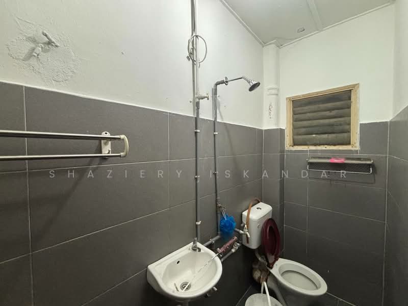 2-storey Terraced House for Rent in Batu Caves (Selangor) - Shaziery Iskandar - Bathroom - PropertyGuru.com.my