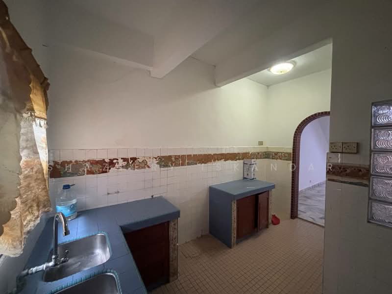 2-storey Terraced House for Rent in Batu Caves (Selangor) - Shaziery Iskandar - Kitchen - PropertyGuru.com.my