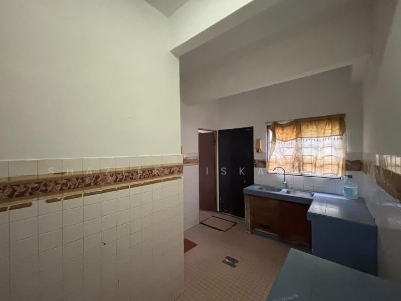 2-storey Terraced House for Rent in Batu Caves (Selangor) - Shaziery Iskandar - Kitchen - PropertyGuru.com.my