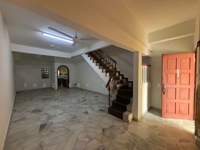 2-storey Terraced House for Rent in Batu Caves (Selangor) - Shaziery Iskandar - Living Room - PropertyGuru.com.my