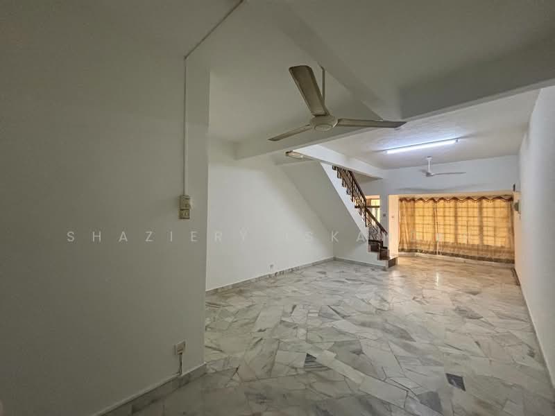 2-storey Terraced House for Rent in Batu Caves (Selangor) - Shaziery Iskandar - Living Room - PropertyGuru.com.my