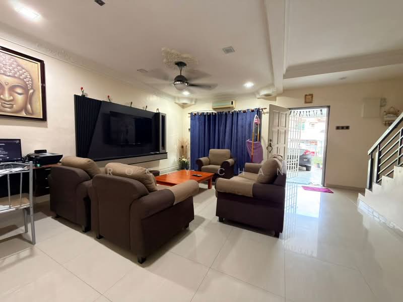 2-storey Terraced House for Sale in Kota Emerald (Rawang) - Rocky Chan - Living Room - PropertyGuru.com.my