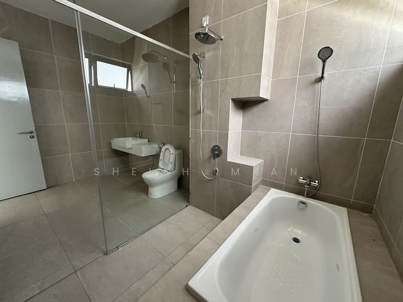 Bungalow for Sale in Bukit Jelutong (Shah Alam) - Sheikh Imran - Bathroom - PropertyGuru.com.my