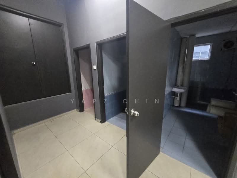 Warehouse for Rent in Bukit Jelutong (Shah Alam) - Yapz Chin - Interior - PropertyGuru.com.my
