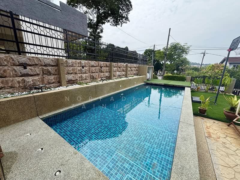 Bungalow for Sale in Seksyen 2 (Shah Alam) - NORFADILAH ZAINUDDIN - Pool - PropertyGuru.com.my