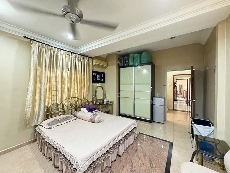 Bungalow for Sale in Seksyen 2 (Shah Alam) - NORFADILAH ZAINUDDIN - Bedroom - PropertyGuru.com.my