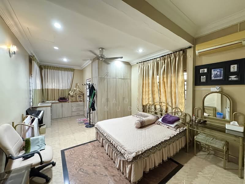 Bungalow for Sale in Seksyen 2 (Shah Alam) - NORFADILAH ZAINUDDIN - Bedroom - PropertyGuru.com.my