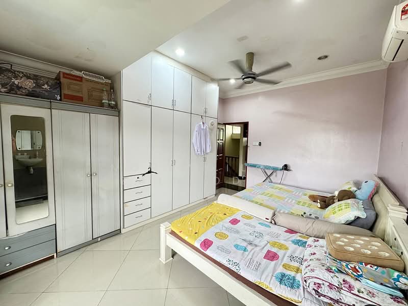 Bungalow for Sale in Seksyen 2 (Shah Alam) - NORFADILAH ZAINUDDIN - Bedroom - PropertyGuru.com.my