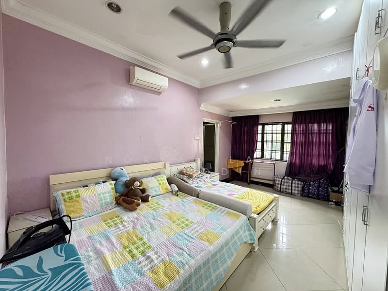 Bungalow for Sale in Seksyen 2 (Shah Alam) - NORFADILAH ZAINUDDIN - Bedroom - PropertyGuru.com.my