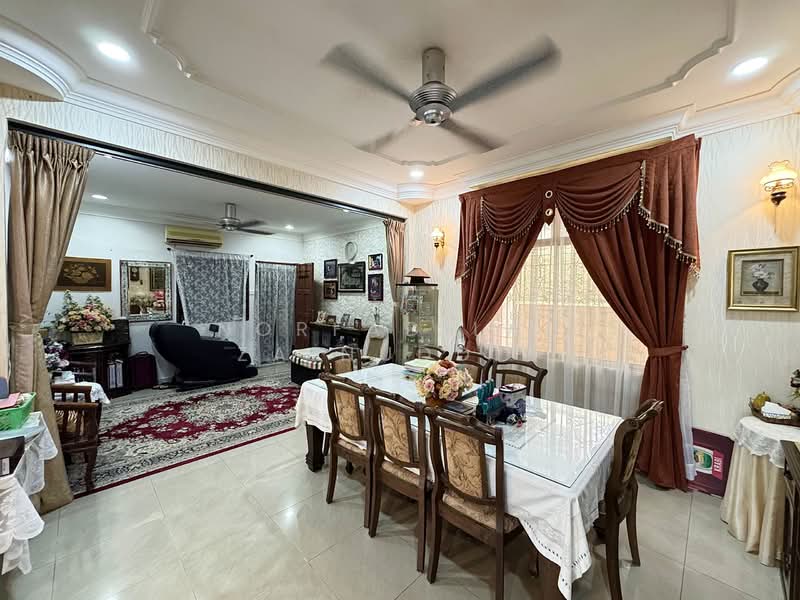 Bungalow for Sale in Seksyen 2 (Shah Alam) - NORFADILAH ZAINUDDIN - Living Room - PropertyGuru.com.my