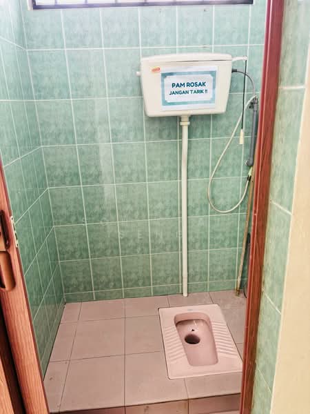 Office for Rent in Taman Molek (Johor Bahru) - Soh Chai Seng - Bathroom - PropertyGuru.com.my