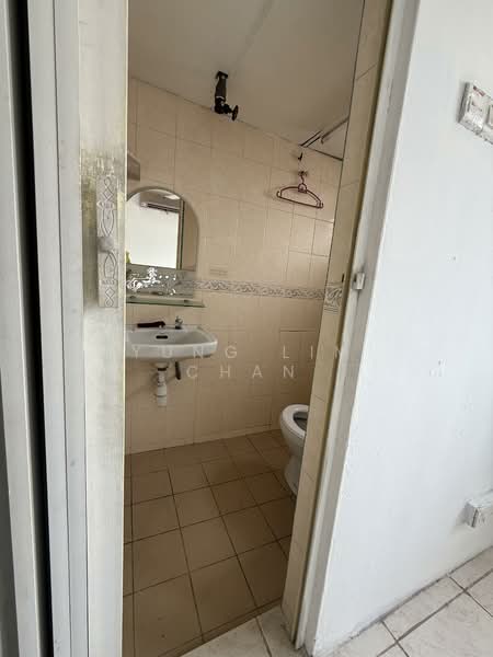 Apartment for Rent at Taman Harmoni Indah - Yung Lim Chan - Bathroom - PropertyGuru.com.my