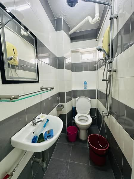 Taman Seri Hijau untuk Untuk Dijual - RM 330,000, Feb 2026 - Bathroom - PropertyGuru.com.my