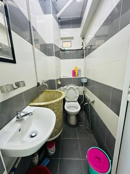 Taman Seri Hijau untuk Untuk Dijual - RM 330,000, Feb 2026 - Bathroom - PropertyGuru.com.my