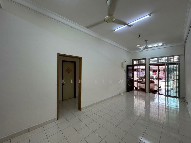 1-storey Terraced House for Rent in Mutiara Rini (Skudai) - Ken Liew - Living Room - PropertyGuru.com.my
