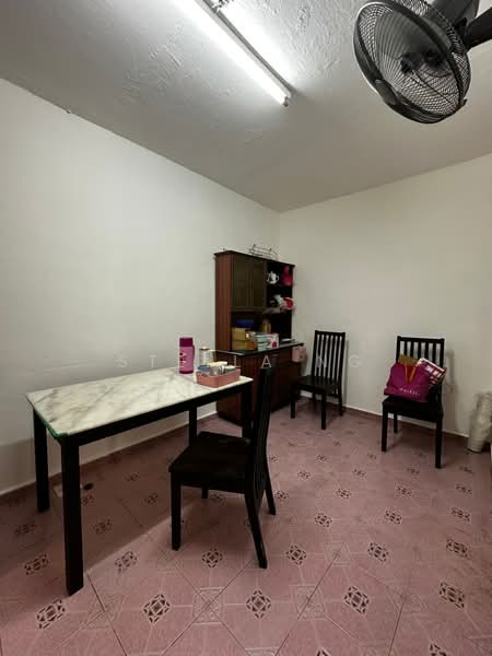 1-storey Terraced House for Rent in Taman Ungku Tun Aminah (Skudai) - Stella Ng - Dining Room - PropertyGuru.com.my