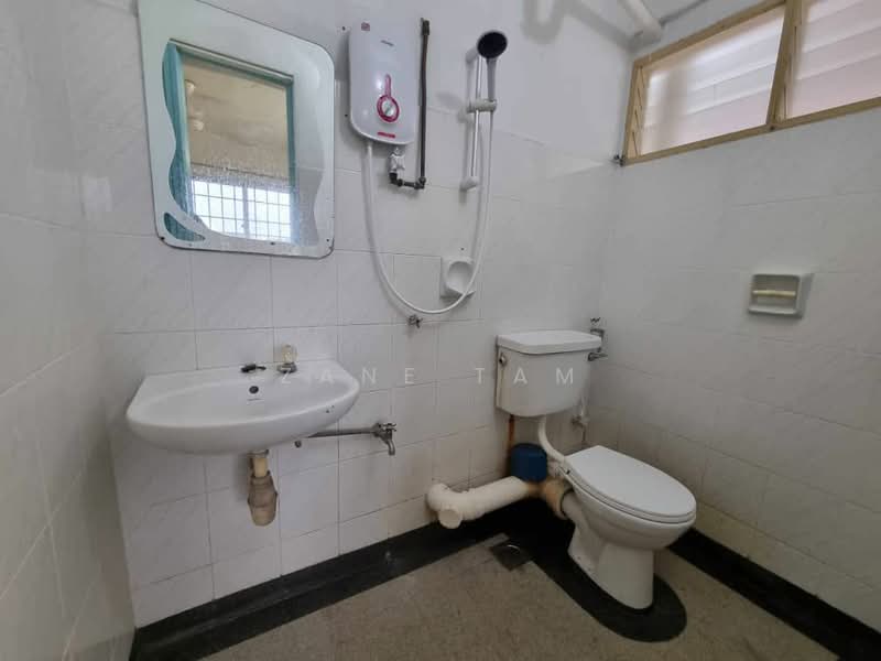 Taman Pekaka Block 31 untuk Untuk Disewa - RM 1,400 /bulan, Feb 2026 - Bathroom - PropertyGuru.com.my