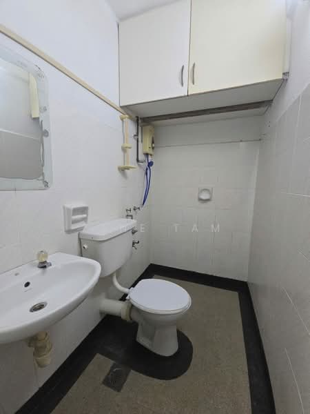 Taman Pekaka Block 31 untuk Untuk Disewa - RM 1,400 /bulan, Feb 2026 - Bathroom - PropertyGuru.com.my