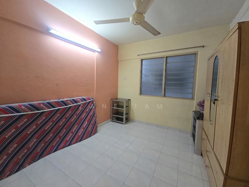 Taman Pekaka Block 31 untuk Untuk Disewa - RM 1,400 /bulan, Feb 2026 - Bedroom - PropertyGuru.com.my