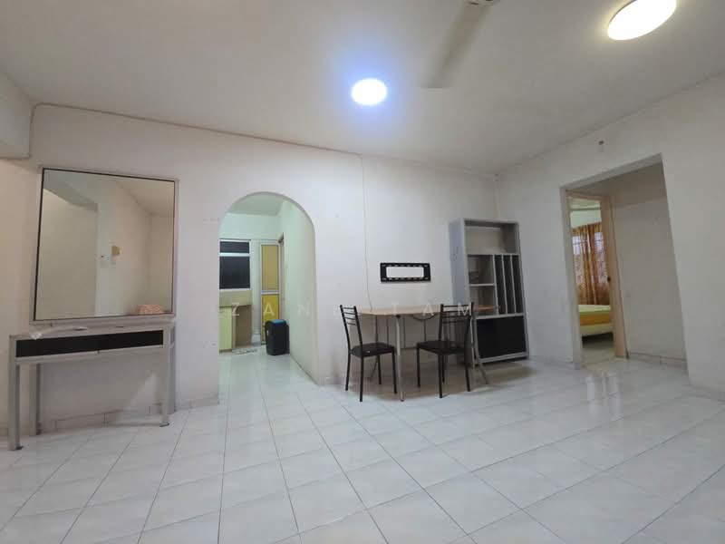Taman Pekaka Block 31 untuk Untuk Disewa - RM 1,400 /bulan, Feb 2026 - Living Room - PropertyGuru.com.my