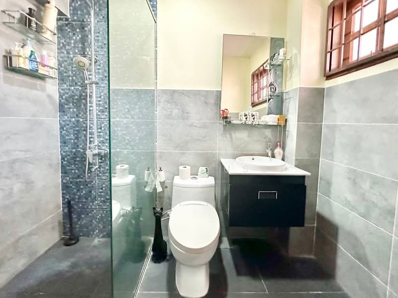 2.5-storey Terraced House for Sale in Bukit Antarabangsa (Ulu Kelang) - Deeya Yusof - Bathroom - PropertyGuru.com.my