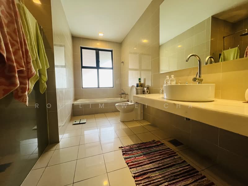 Semi-Detached House for Sale in Leisure Farm (Gelang Patah) - Roy Lim Wei Chao - Bathroom - PropertyGuru.com.my