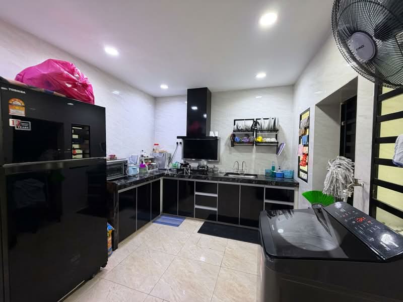 Semi-Detached House for Rent in Jelutong (Penang) - Qyan Goh - Kitchen - PropertyGuru.com.my