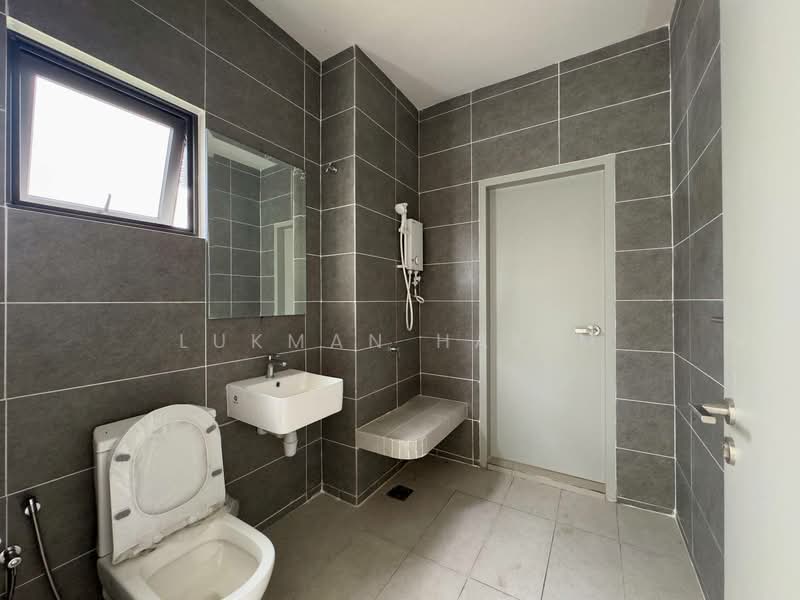 Sejati Lakeside 2 untuk Untuk Dijual - RM 1,520,000, Feb 2026 - Bathroom - PropertyGuru.com.my